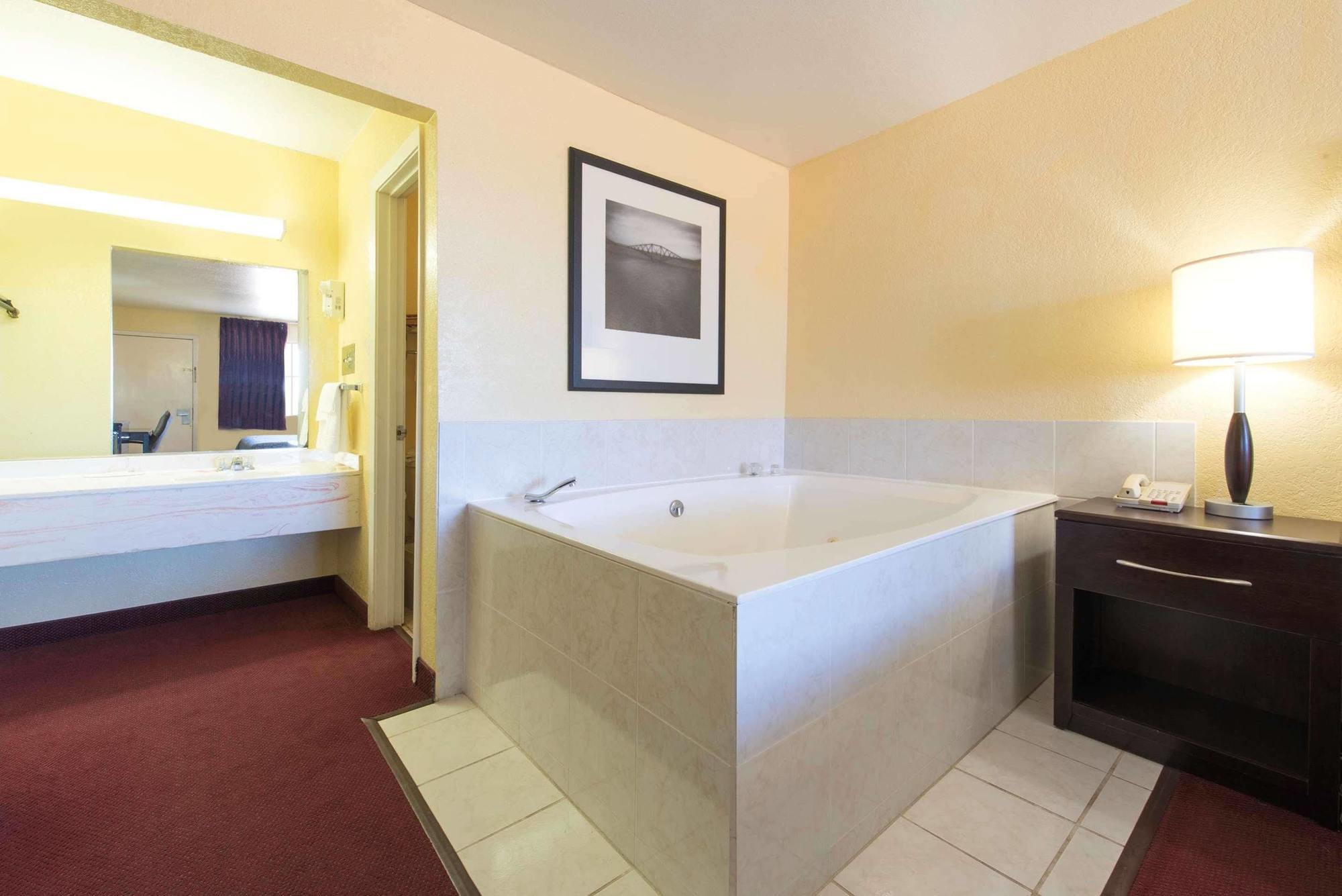 Days Inn By Wyndham Eastland Esterno foto