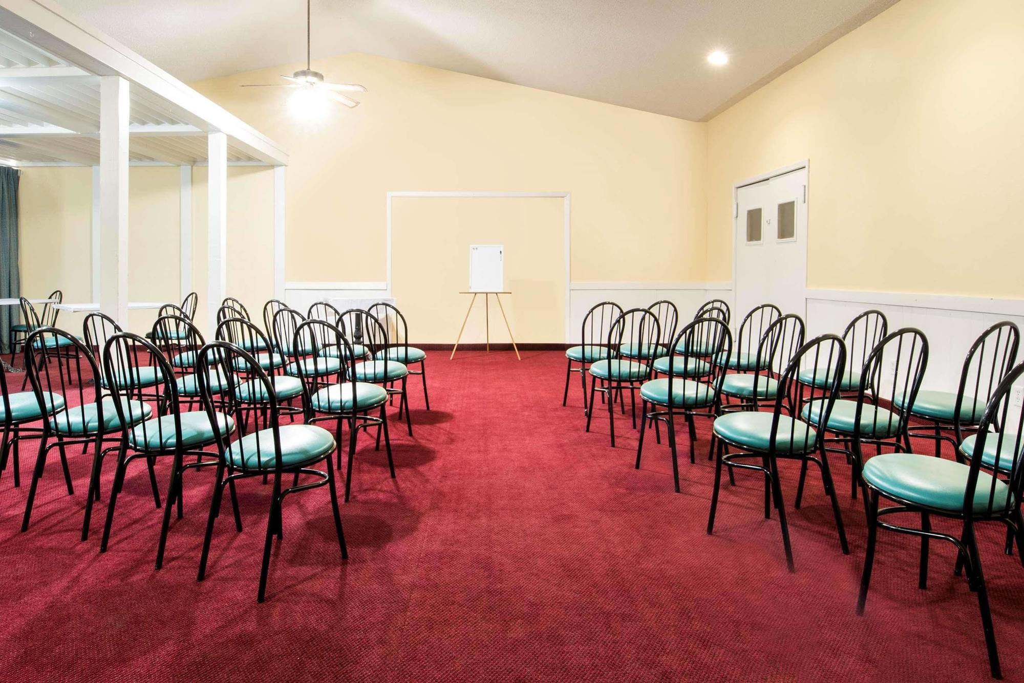 Days Inn By Wyndham Eastland Esterno foto