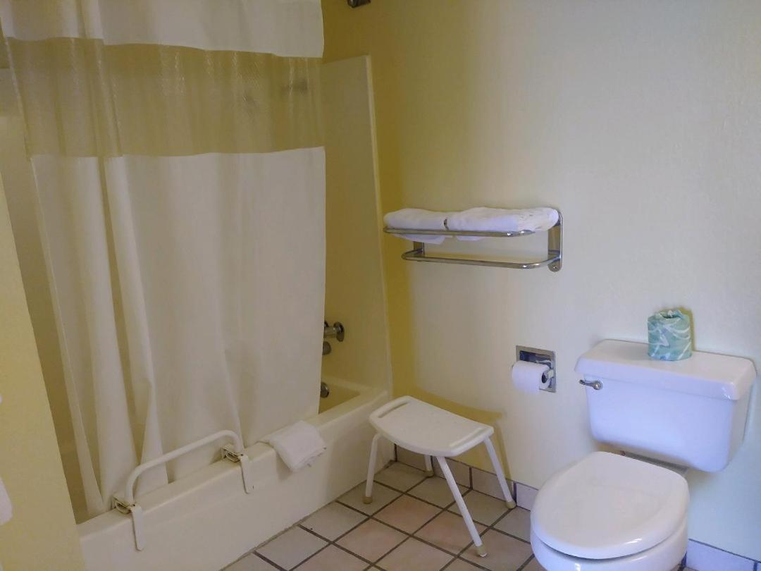 Days Inn By Wyndham Eastland Esterno foto
