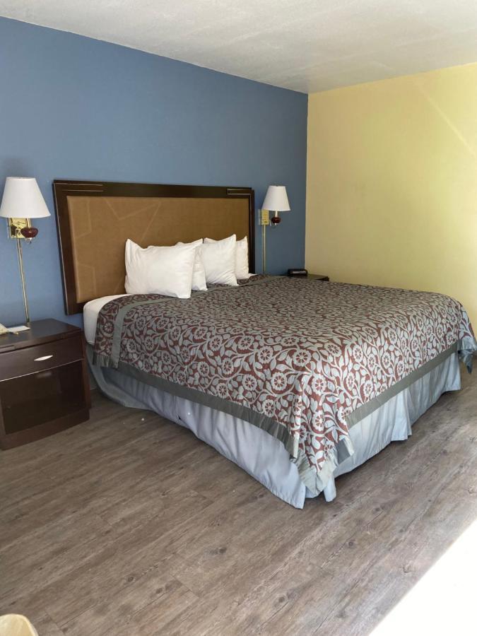 Days Inn By Wyndham Eastland Esterno foto